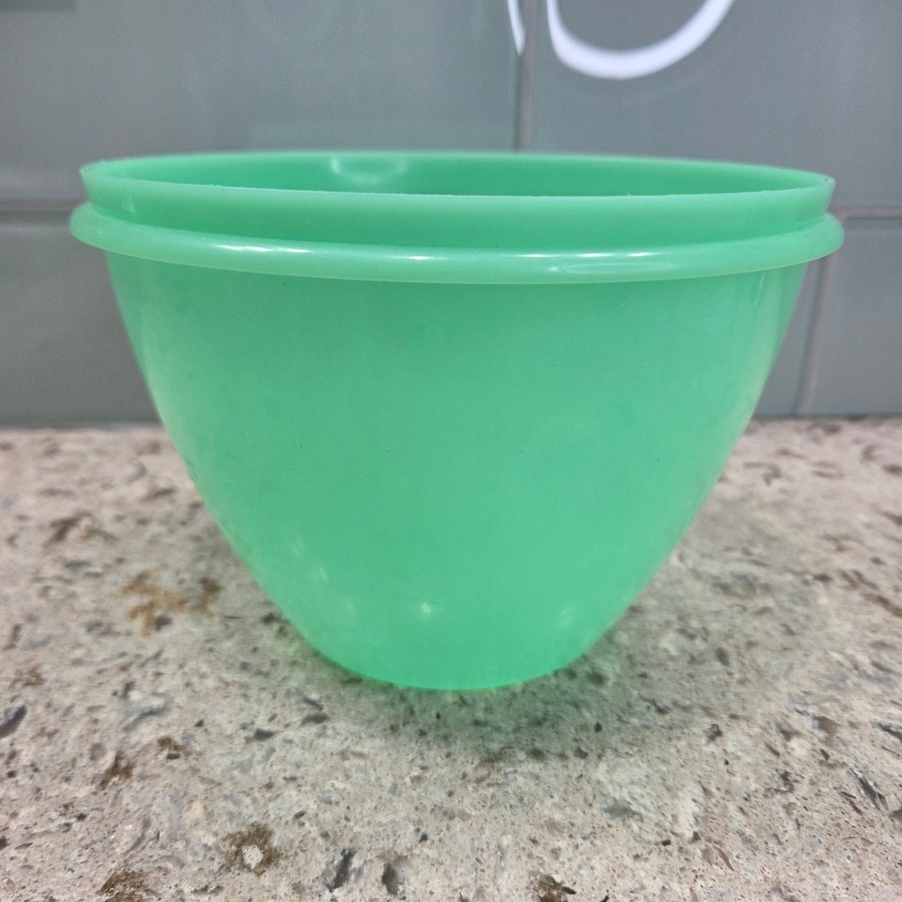 Vintage Tupperware Crisp-It‎ Lettuce Keeper Bowl 679-7 Jadeite Green Made in USA